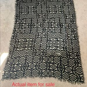 Wilfred blanket scarf by Aritzia